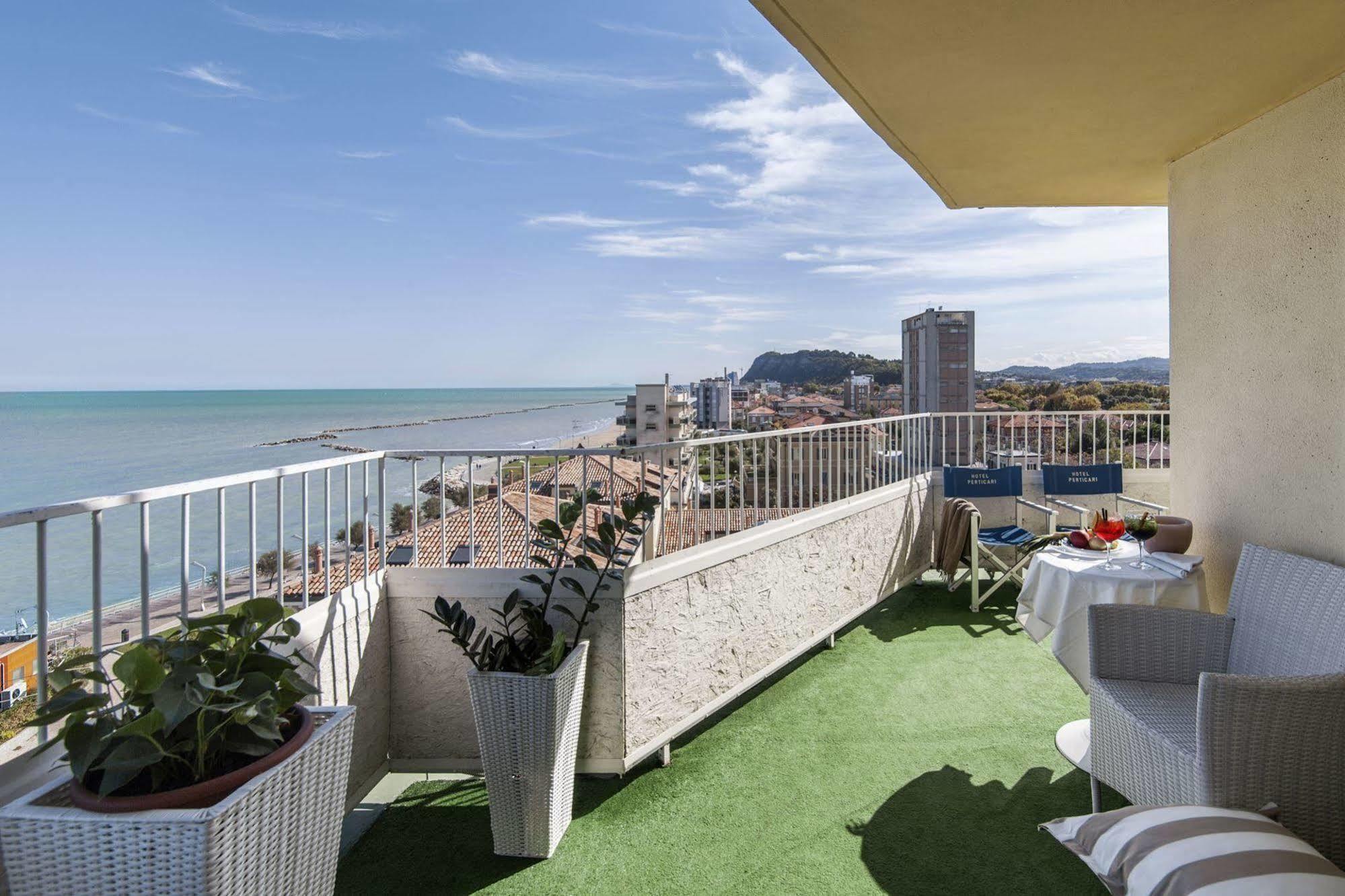 Perticari Hotel Pesaro Exterior foto